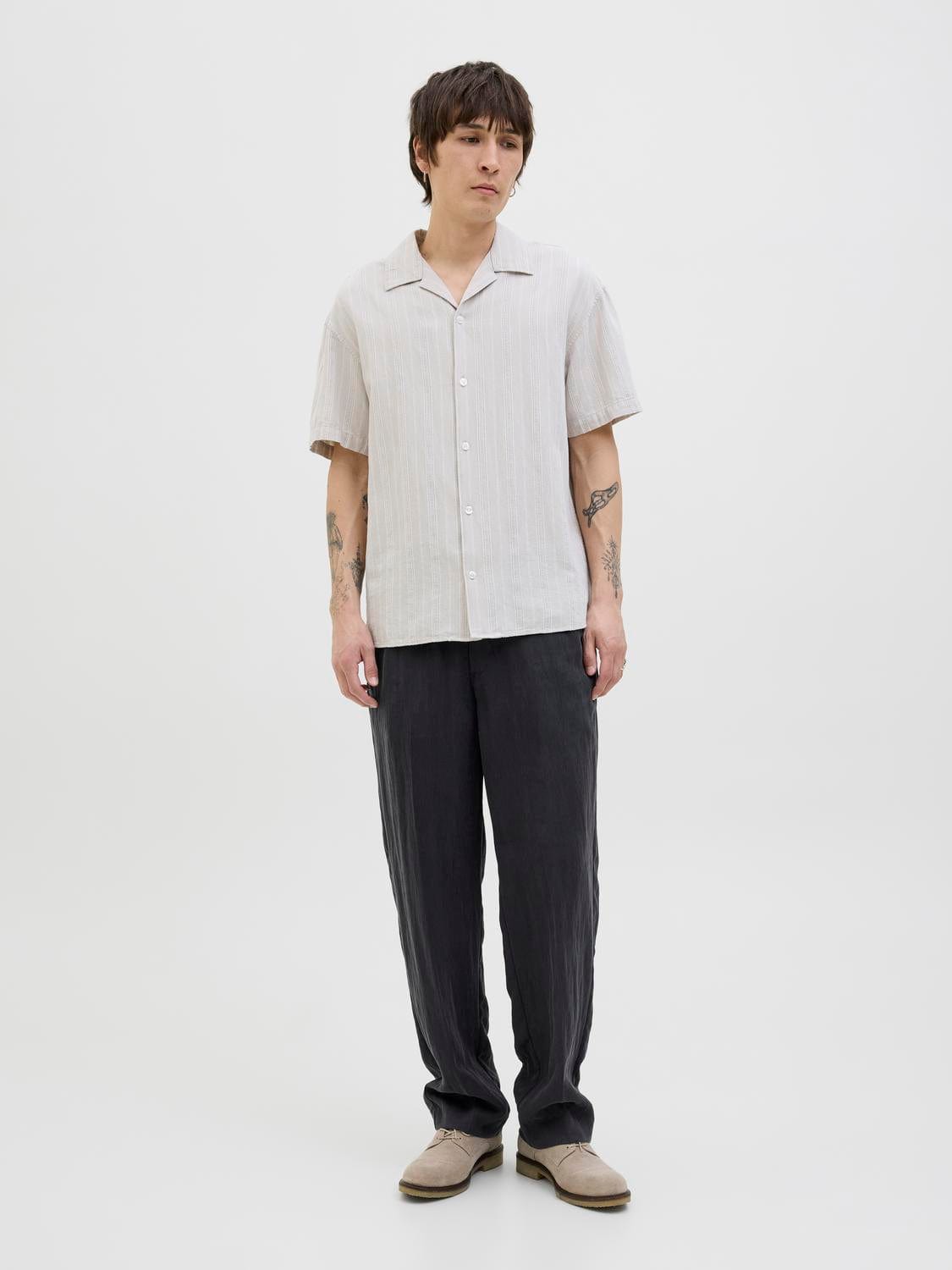 model_shot-front_full